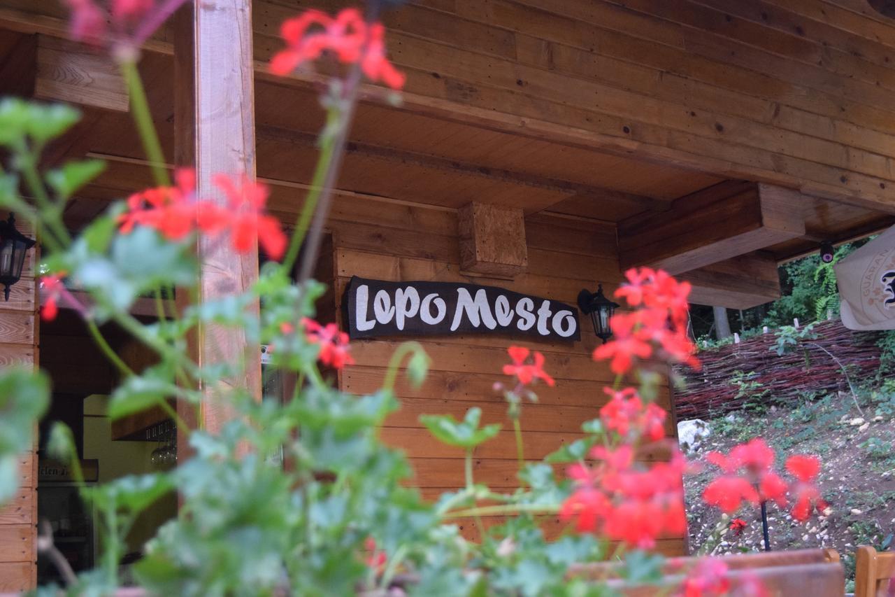 Motel Lepo Mesto Strmosten 外观 照片